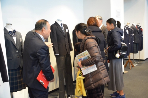 第１回新中学校制服等展示会‗001